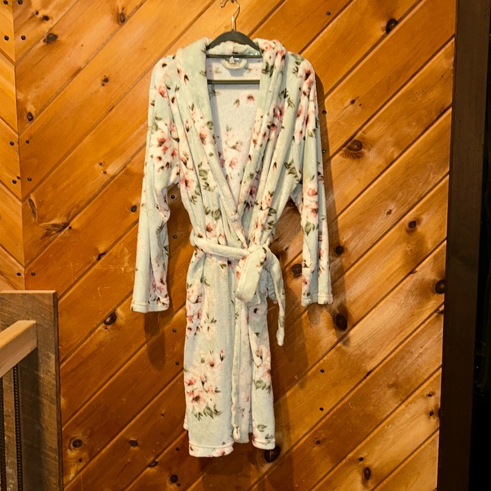 Flora by Flora Nikrooz green pink fluffy bathrobe